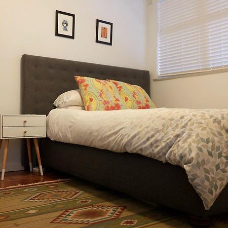 World Travellers Eclectic Apartment Cape Town Bagian luar foto