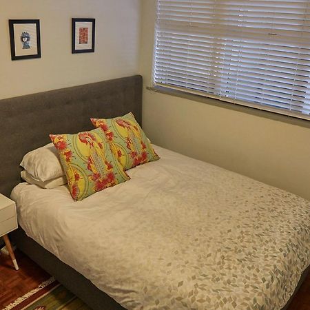 World Travellers Eclectic Apartment Cape Town Bagian luar foto